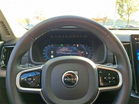Used 2025 Volvo XC90 B6 Plus image 19