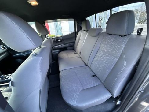 Used 2016 Toyota Tacoma TRD Sport image 24