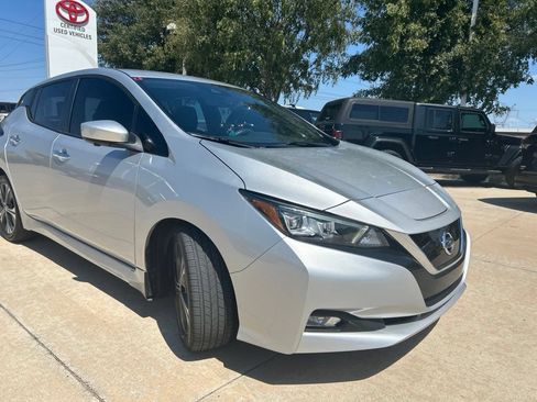 Used 2022 Nissan Leaf SV w/ SV Technology Package FWD image 3