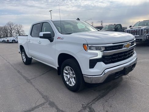 Used 2025 Chevrolet Silverado 1500 LT image 3