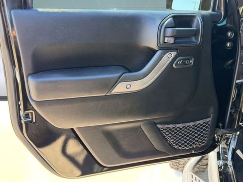 Used 2018 Jeep Wrangler Unlimited Sport S image 13