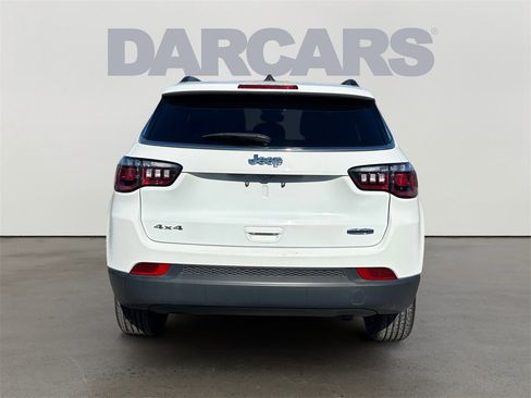 Used 2024 Jeep Compass Latitude image 6