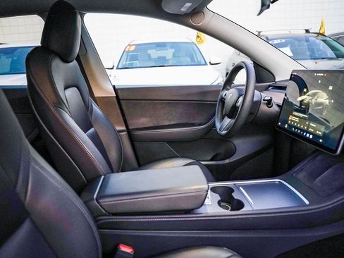 Used 2022 Tesla Model Y Performance image 16