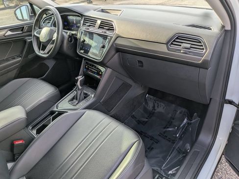 Used 2023 Volkswagen Tiguan SE FWD image 11