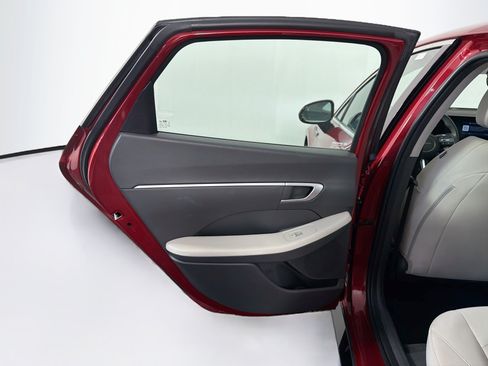 Used 2025 Hyundai Sonata SEL FWD image 27