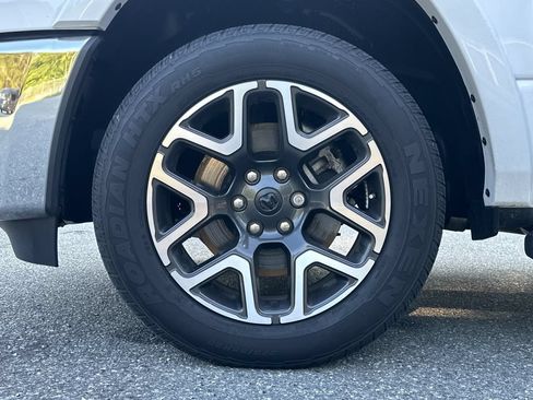 Used 2025 RAM 1500 Laramie AWD/4WD image 16