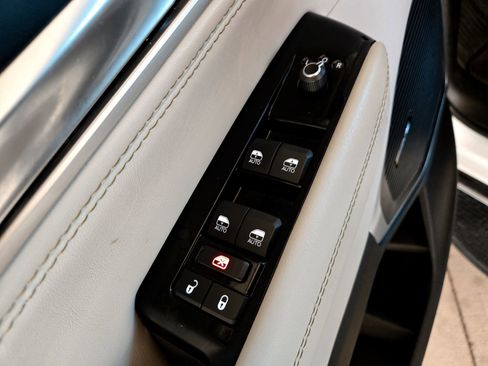 Used 2023 Jeep Wagoneer 2WD w/ Premium Group I image 31