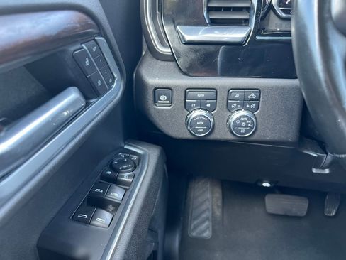 Used 2025 GMC Sierra 1500 SLT AWD/4WD image 19