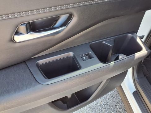 Certified 2025 Nissan Pathfinder Platinum w/ Cargo Package FWD image 19
