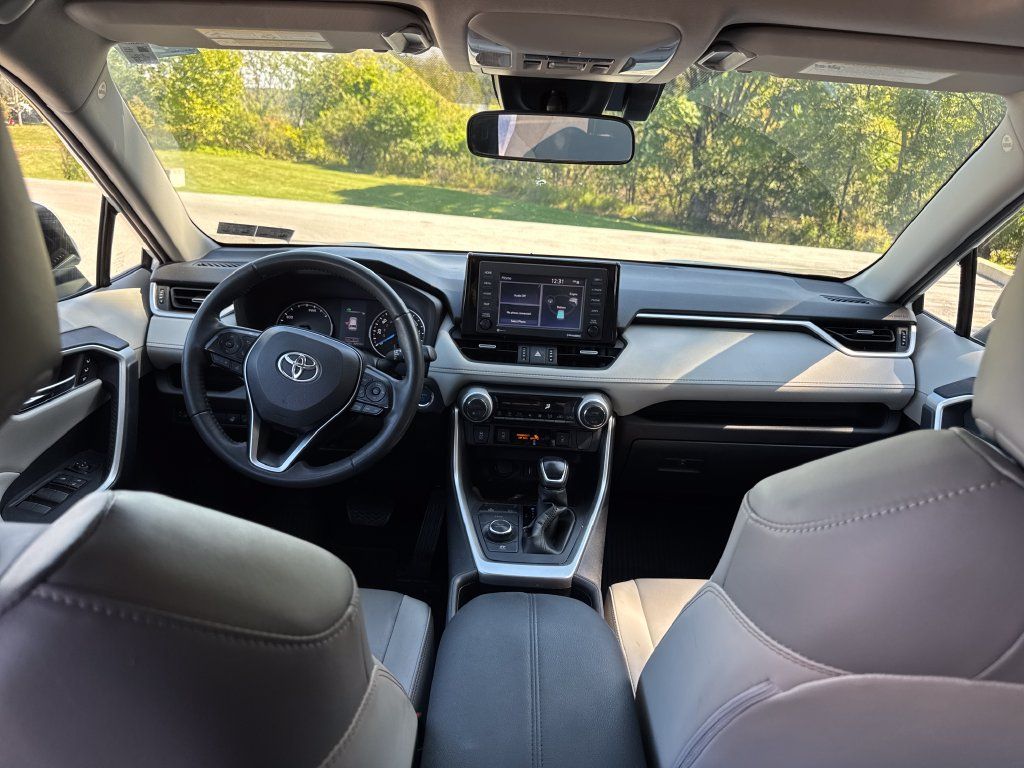 Used 2022 Toyota RAV4 XLE Premium AWD/4WD image 22