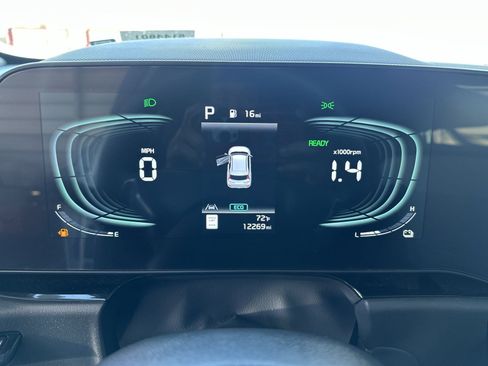 Certified 2024 Kia Niro SX image 10