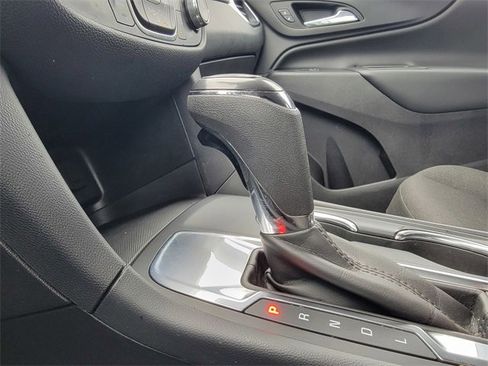 Used 2019 Chevrolet Equinox LT image 32