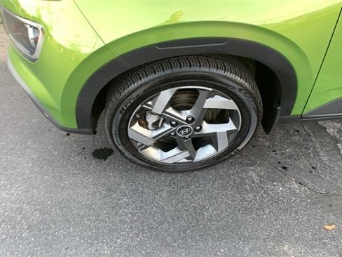 Used 2023 Hyundai Venue SEL image 29