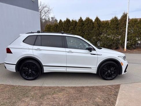 Used 2022 Volkswagen Tiguan SE R-Line image 2