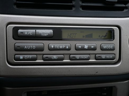 Used 2002 Toyota Sienna XLE image 23