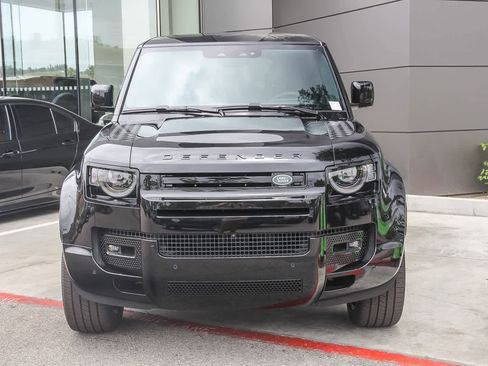 New 2025 Land Rover Defender 110 V8 image 3