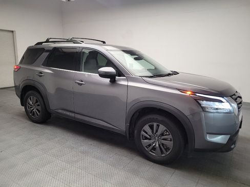 Used 2022 Nissan Pathfinder SV AWD/4WD image 11