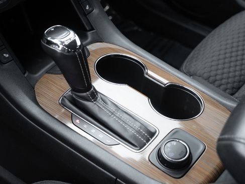 Used 2019 GMC Acadia SLE image 15