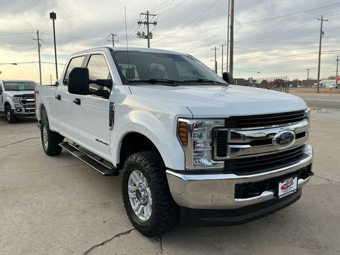 Used 2019 Ford F250 XL w/ STX Appearance Package image 4