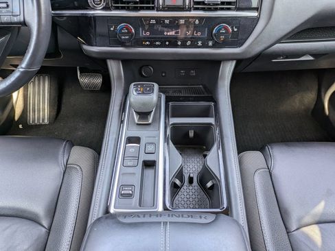 Certified 2023 Nissan Pathfinder SL FWD image 19