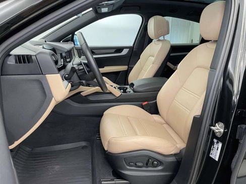 Used 2025 Porsche Cayenne Coupe image 5