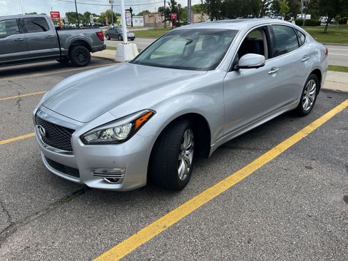 Used 2019 INFINITI Q70 Luxe w/ Proactive Package AWD/4WD image 3