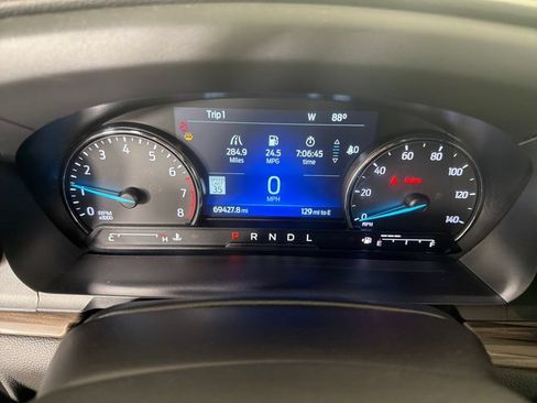 Used 2022 Ford Explorer Limited w/ Equipment Group 301A AWD/4WD image 12