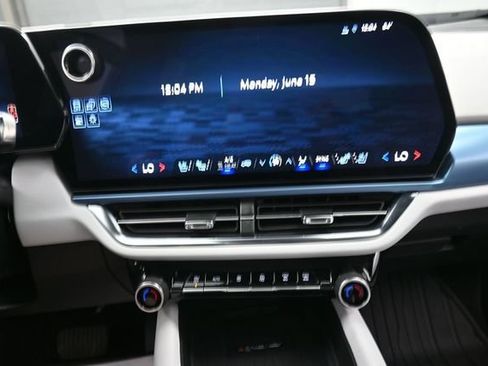Used 2025 Chevrolet Equinox EV LT w/ Convenience Package II FWD image 10
