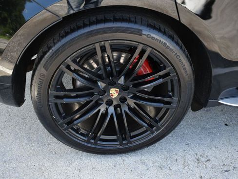 Used 2016 Porsche Macan Turbo AWD/4WD image 32