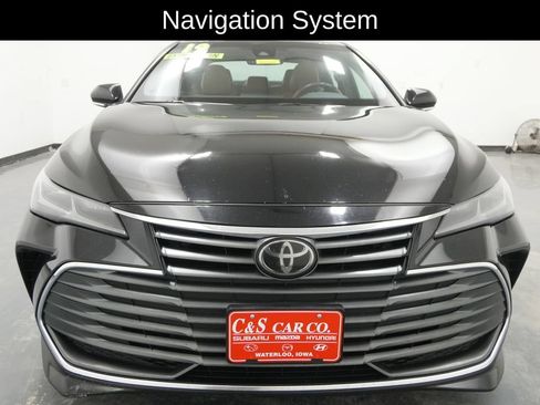 Used 2019 Toyota Avalon Limited FWD image 2