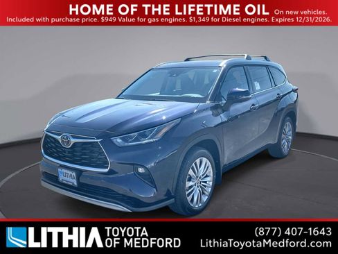 New 2026 Toyota Highlander Platinum AWD/4WD image 1