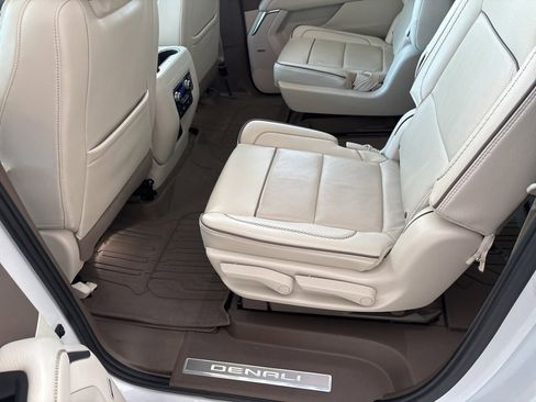 Used 2023 GMC Yukon XL Denali w/ Advanced Technology Package image 28