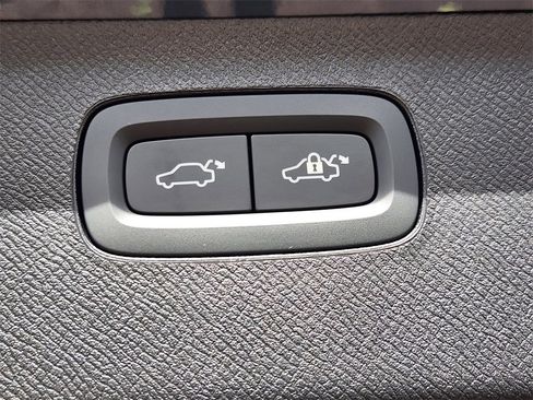 New 2026 Volvo XC90 B6 Plus w/ Protection Package Premier image 23