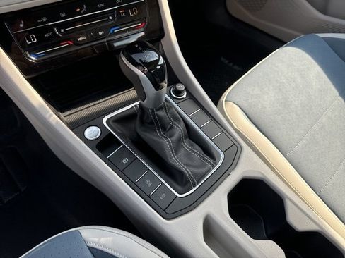 Certified 2025 Volkswagen Jetta SE image 20