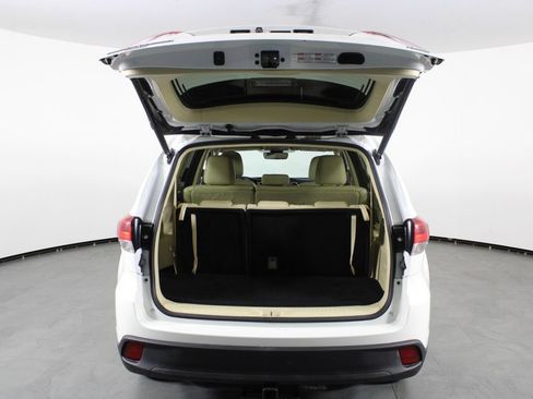 Used 2017 Toyota Highlander XLE FWD image 16