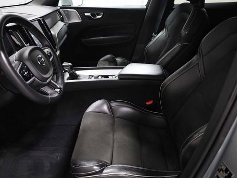 Used 2018 Volvo XC60 T6 R-Design w/ Convenience Package image 5