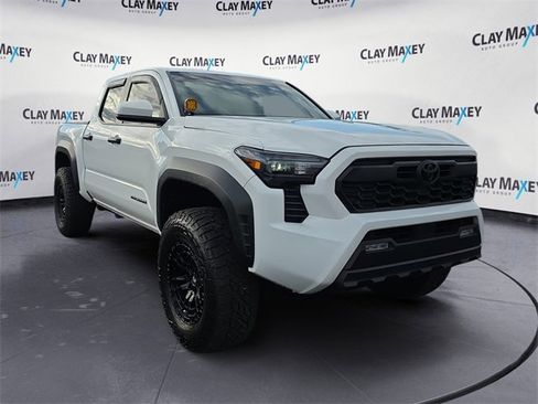 Used 2024 Toyota Tacoma TRD Sport image 7