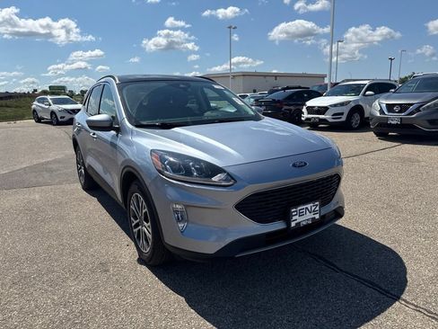 Used 2022 Ford Escape SEL w/ Equipment Group 302A AWD/4WD image 3