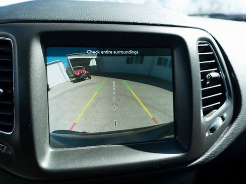 Used 2020 Jeep Compass Trailhawk image 23