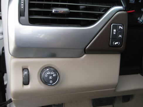 Used 2019 Chevrolet Tahoe Premier RWD image 17