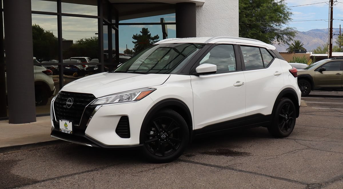 Used 2023 Nissan Kicks SV FWD image 2