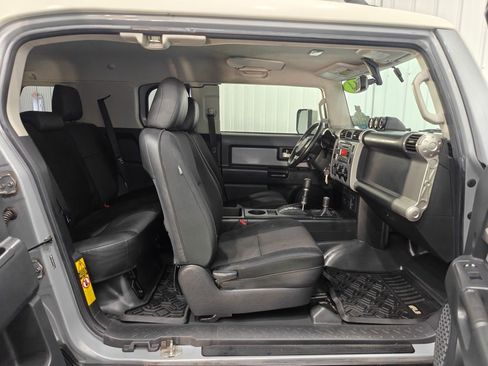 Used 2014 Toyota FJ Cruiser 4WD w/ Upgrade Package image 26