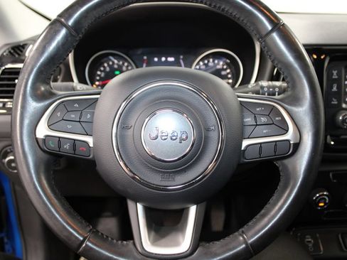Used 2018 Jeep Compass Latitude FWD image 32