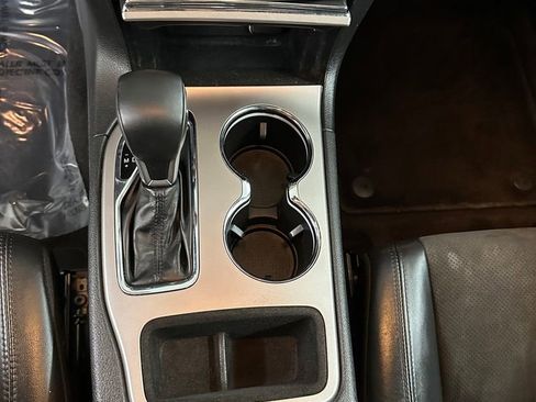 Used 2019 Jeep Grand Cherokee Altitude image 18