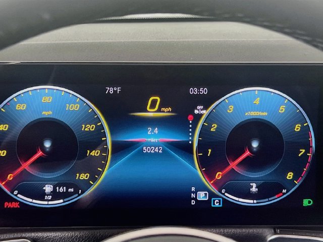 Used 2023 Mercedes-Benz GLB 250 4MATIC w/ Premium Package image 10