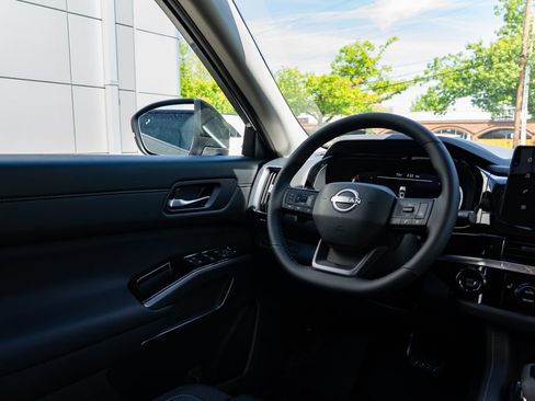 New 2026 Nissan Pathfinder SL AWD/4WD image 12