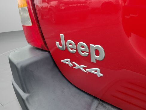 Used 2004 Jeep Grand Cherokee Laredo w/ Convenience Group AWD/4WD image 30