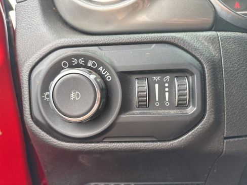 Used 2019 Jeep Wrangler Unlimited Sahara image 23