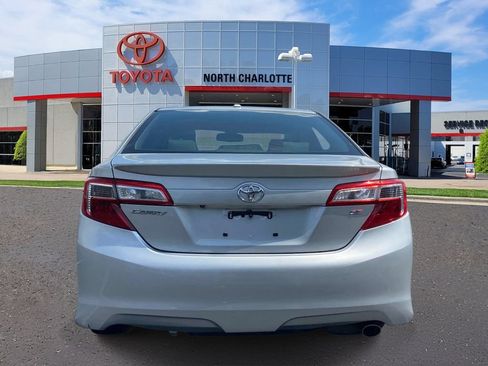 Used 2012 Toyota Camry SE w/ Leather Pkg FWD image 6
