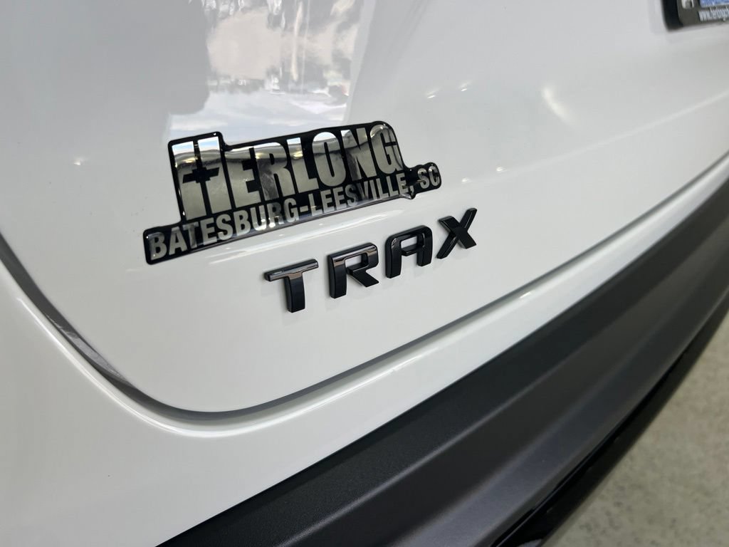 Used 2025 Chevrolet Trax RS w/ Sunroof Package FWD image 29